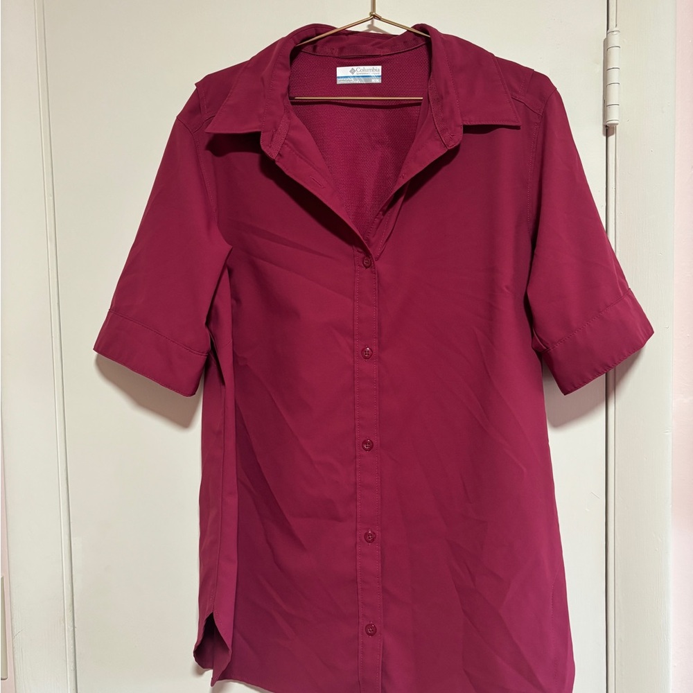 Women's Burgundy Columbia vented Button-Up Shirt